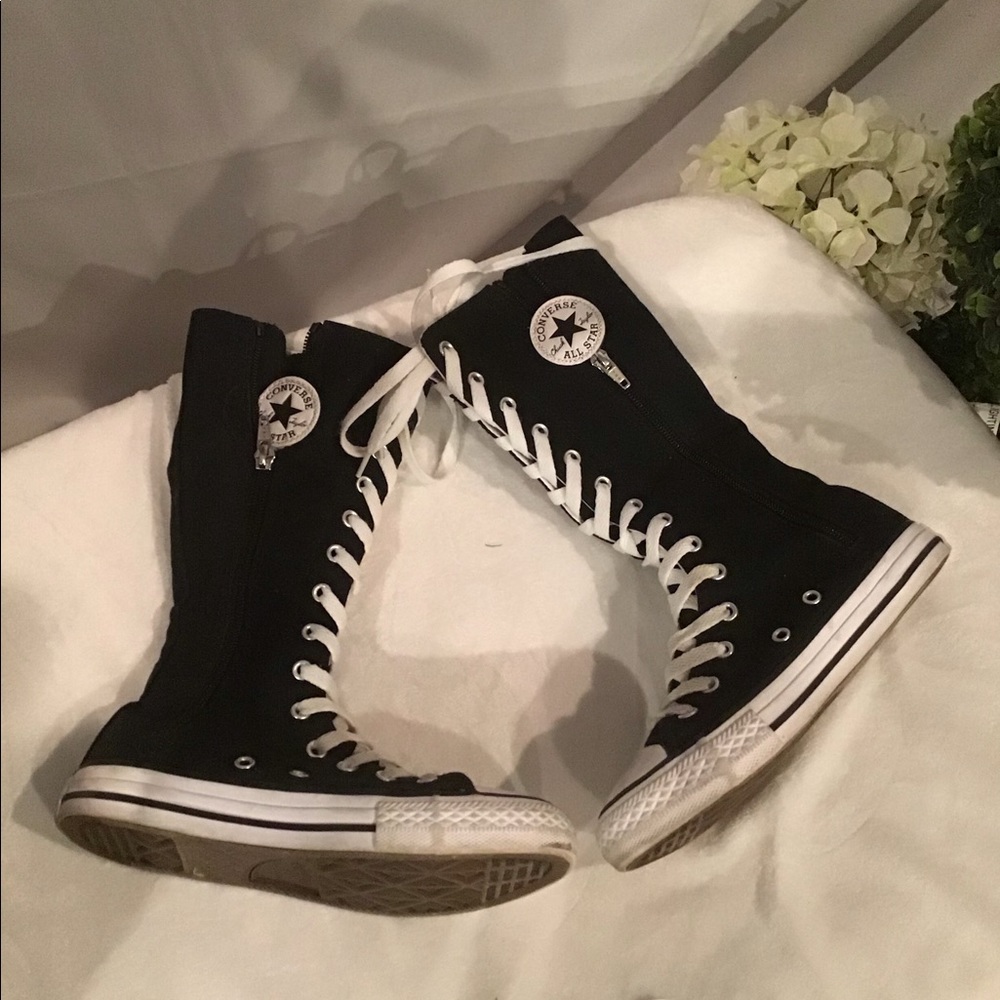 Black youth chuck taylor converse